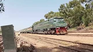 Karachi Express Dn arrived at Cantt station Karachi [upl. by Aniham]