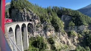 Fahrt über das LandwasserViadukt mit der Rhätischen Eisenbahn  bei Filisur in der Schweiz [upl. by Ran]