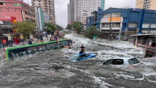 Mass evacuation in the Philippines The river embankment broke floods submerged Manila [upl. by Jeremias]