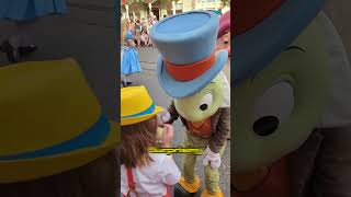 NOBLE Disney Mascots SURPRISE IGNORED Girl 🥹👏 shorts disney mandyonmainstreet [upl. by Acinorej]