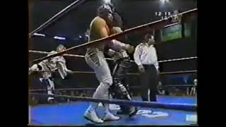 VOLADOR JR VS JUVENTUD GUERRA ARENA COLISEO DE MONTERREY [upl. by Suiratnod]