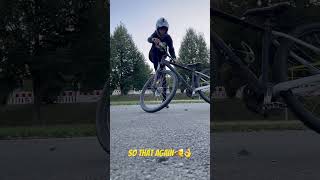 the handlebars hurt my foot🫣😨mtb foryou mtbjump fail music mountainbike fullsend [upl. by Leribag]