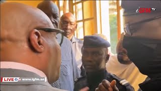 URGENT  La Police dans la mairie de Dakar pour arrêter la conférence de presse de Barthélémy [upl. by Ule]