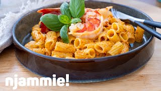 Pasta met gambas en tomatentapenade Recept  njammie [upl. by Fogarty441]