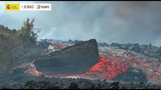 191021 Enorme bloque errático se desplaza hacia Tajuya Erupción La Palma IGMECSIC [upl. by Tabby272]