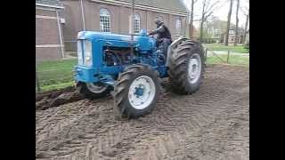 Roadless Ploughmaster 64 ploegen [upl. by Grekin]