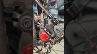 Zoom Xtech HB100 cable pull hydraulic brakes – stopped working  seal leaking oil [upl. by Esilana]