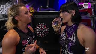 Rhea y Zoey en backstage  WWE RAW 20 de Noviembre 2023 Español Latino [upl. by Darraj]