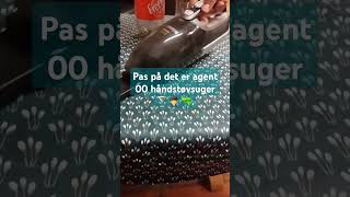 Agent 00 håndsutter og manden med den gyldne nilfisk handheldvacuum darklordvacuuuum [upl. by Emmalee]