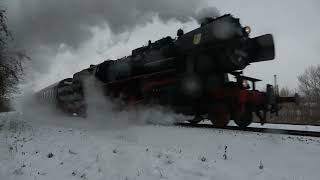 Nikolausdampf bei Schnee und Kälte mit Güterzugdampflok 52 81548 zwischen Leipzig und Zeitz [upl. by Allan]