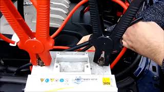 VW TOUAREG 7L BATTERIE LEER STARTHILFE ÜBERBRÜCKEN [upl. by Ahsilac]