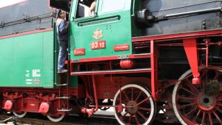 Bulgarian State Railways Class 0312 locomotive moving in Ruse depot April 30 2011 [upl. by Anerhs446]