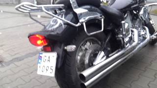 Yamaha DragStar 1100 Custom Cobra Exhaust [upl. by Kelly381]