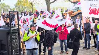 Protest Solidarności przed Urzędem Wojewódzkim w Szczecinie [upl. by Nauqat]