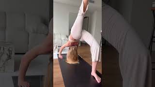 🤯 ノーパンノーブラヨガHandstands and Yoga with LilliesYoga yogagirl stretching flexibility [upl. by Alleoj332]