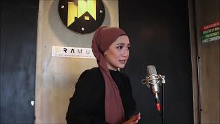 Sahabat dulu  Prinsa Mandagie Cover by Early Prita [upl. by Anikram]