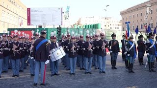 Alzabandiera allAltare Patria per Giorno di Unità Nazionale [upl. by Delacourt]