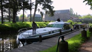 Croisière fluviale en Bretagne  Arrivée à Josselin  Nicols location de Bateau sans permis [upl. by Freda]