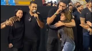 Maiara amp Maraisa e Henrique amp Juliano cantaram no velório de Marília Mendonça em homenagem a ela 🖤😢 [upl. by Erodeht]