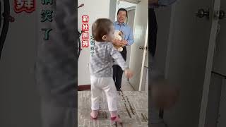 cute baby dance 💜 할아버지는 아기에게 귀여운 춤을 추도록 격려했다 💜🤗👍 [upl. by Camus]