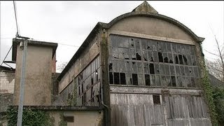 A Caligny lamiante séchappe toujours de lusine abandonnée [upl. by Browning]