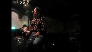 Angélina WISMES chante dans un petit bar parisien [upl. by Rance]