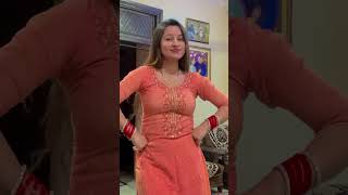 Sona kitna sona h😍 hindisong bollywood love youtubeshorts ytshorts viralvideo karismakapoor [upl. by Rockwood]