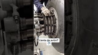 Cambio de neumáticos de un avión ✈️ avion mecanica automotriz tallermecanico reparaciones [upl. by Aloz]