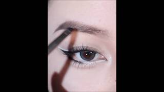 quotStunning Black amp White Cat Eye Eyeliner Tutorial  Perfecting Your Winged Lookquot eyemakeup shorts [upl. by Wolfy559]