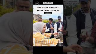 Bule Berburu Makanan Jumat Berkah‼️ reaksibule buleriview shorts viralvideo [upl. by Adnesor299]