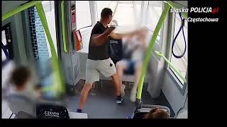 Rozpoznajesz agresora BEZ POWODU zaatakował pasażera tramwaju Policja udostępniła wideo  FAKTPL [upl. by Anelram]