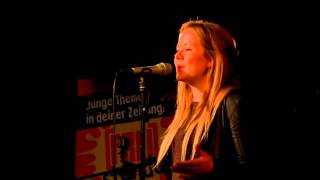 Eva Niedermeier Viertel nach Vier  Poetry Slam Freischnauze 2015 [upl. by Eppilihp]