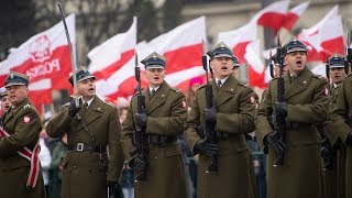 Żołnierze biorący udział w uroczystej odprawie wart odśpiewali hymn Polski [upl. by Graniah]