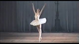 ガムザッティのバリエーション「ラ・バヤデール」婚礼の場、ワガノワ・ロシア・バレエ・アカデミー Ballet ”La Bayadere” Vaganova Ballet Academy 1995 [upl. by Rosita674]