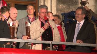 FC Bayern München Meisterfeier 2013 auf dem RathausBalkon in München  Die Highlights [upl. by Leksehc]