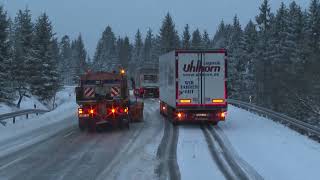 Wintereinbruch im Oberharz LKW stecken trotz Fahrverbot auf der B4 fest  Winterdienst im Einsatz [upl. by Perrie]