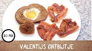 Romantisch ontbijt egg in a hole amp bacon hearts [upl. by Olinde987]