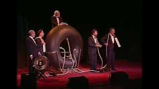 Les Luthiers Vote a Ortega Unen Canto con Humor [upl. by Aikemahs]