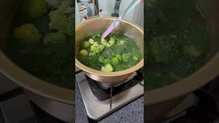 브로콜리 이유식 만들기  Broccoli Puree [upl. by Zobias]