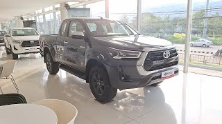 รุ่นนี้เป็นรถพลังคู่ใจที่ใช้สร้างตัว Toyota Hilux Revo PreRunner CCab 2x4 24 Mid MT สีเทา 814 ส [upl. by Ahseela226]