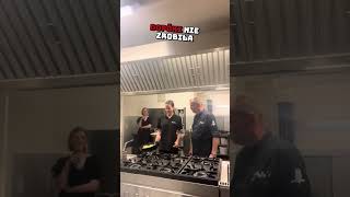 Rzuciła mu gorącą patelnie😱🔥restaurantmalins on TT [upl. by Arratal572]