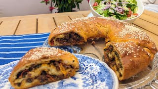 Pizzarolle mit fluffigem Teig Hackfleisch Käse und Tomaten 🥰 Alle wollen das Rezept mit Fertigteig [upl. by Swehttam]