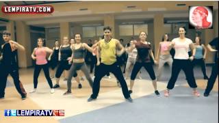 ZUMBA EN POLONIA CON EL quotCHEVOquot METELA SACALA [upl. by Anilorac]