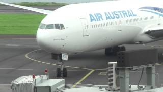 Aéroport Roland Garrosarrivée du vol Air Austral de ParisCDG [upl. by Jari]