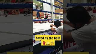 He was saved by the bell from knocking out 🥊🔔😵 boxing fighting mma ufc philippines knockout [upl. by Nivaj]