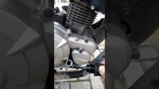 Como verificar o nível de óleo de sua moto shorts fazer150 [upl. by Nadabus580]