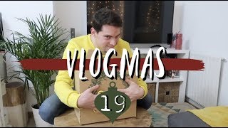 VLOGMAS DIA 19  ABRIENDO LA CESTA DE NAVIDAD  Laura Yanes [upl. by Leboff912]