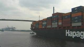 Containerschiff quotOSAKA EXPRESSquot 8749 TEU in Hamburg [upl. by Trey]