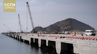 Primer lote de equipos portuarios llega al Puerto de Chancay [upl. by Ama219]