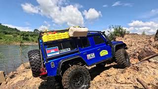 Traxxas TRX4 Land Rover Defender vs TRX4 Ford Bronco 110 [upl. by Maurizio]